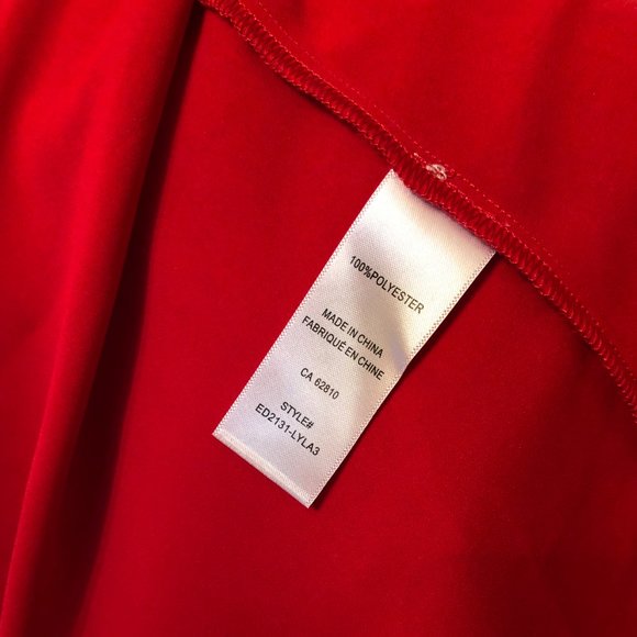 Red Scoop Neck Sleeveless Blouse - Picture 6 of 11